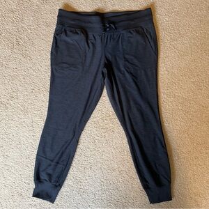 Woman’s Core 10 Black Joggers